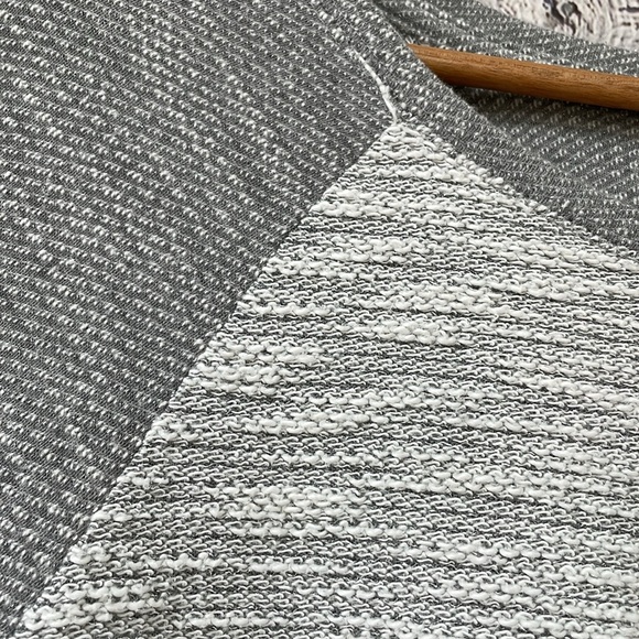 Women's Sweater - Picture 4 of 6